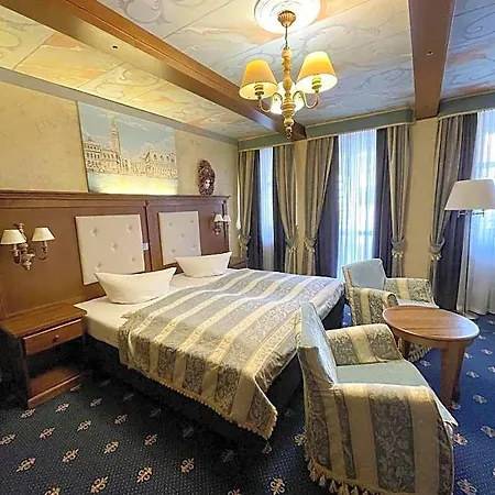 Italia Altstadthaus Hotel 3*