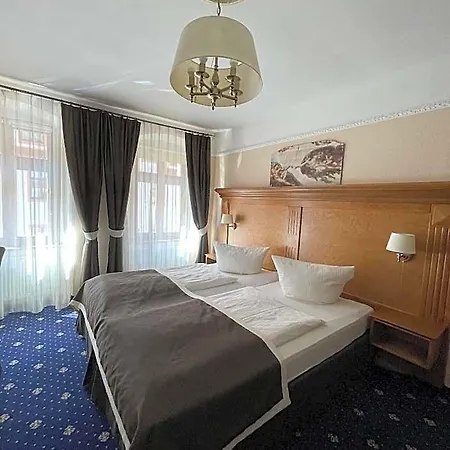 Hotel Italia Altstadthaus 3*