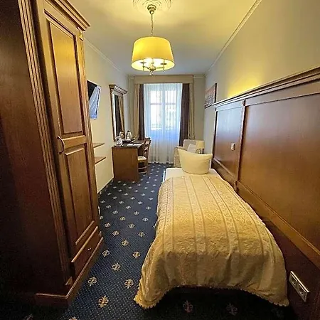 Hotel Italia Altstadthaus 3*