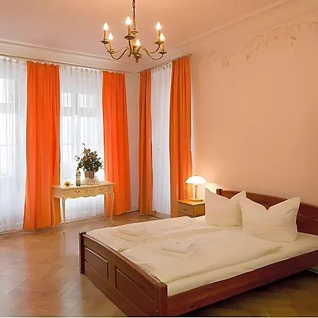 Italia Altstadthaus Hotel 3*